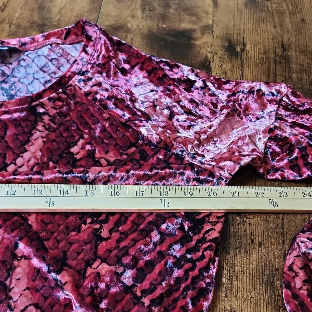 PROJECT RUNWAY |‎ Red Velvet Snakeskin Ruched Drawstring Balloon Sleeve Top | M - Picture 6 of 9